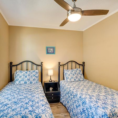 Lovely Emerald Isle Home, Walk To Beach! Екстериор снимка