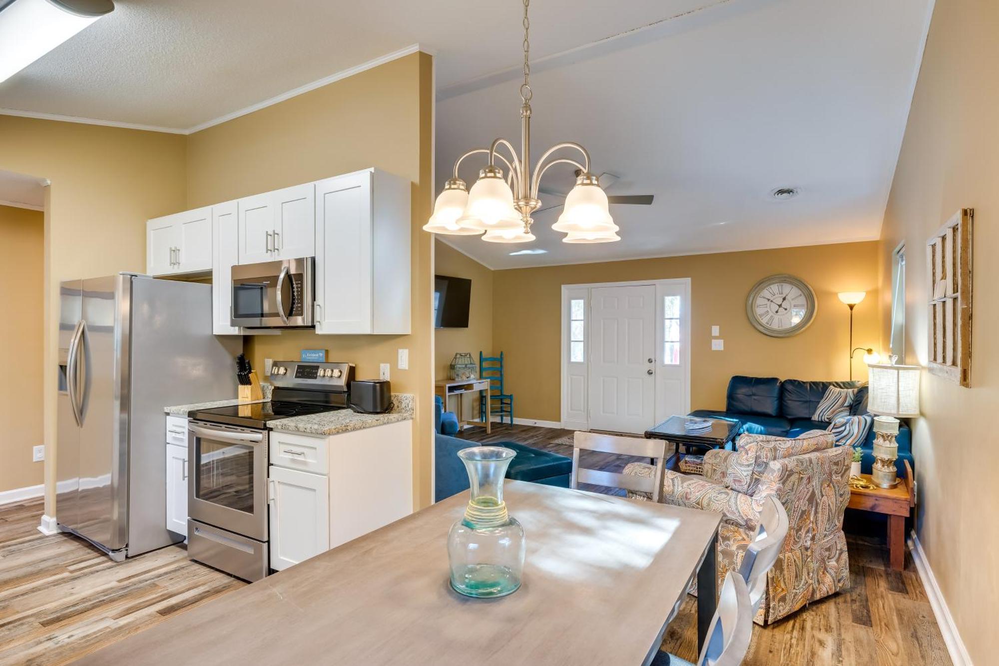 Lovely Emerald Isle Home, Walk To Beach! Екстериор снимка