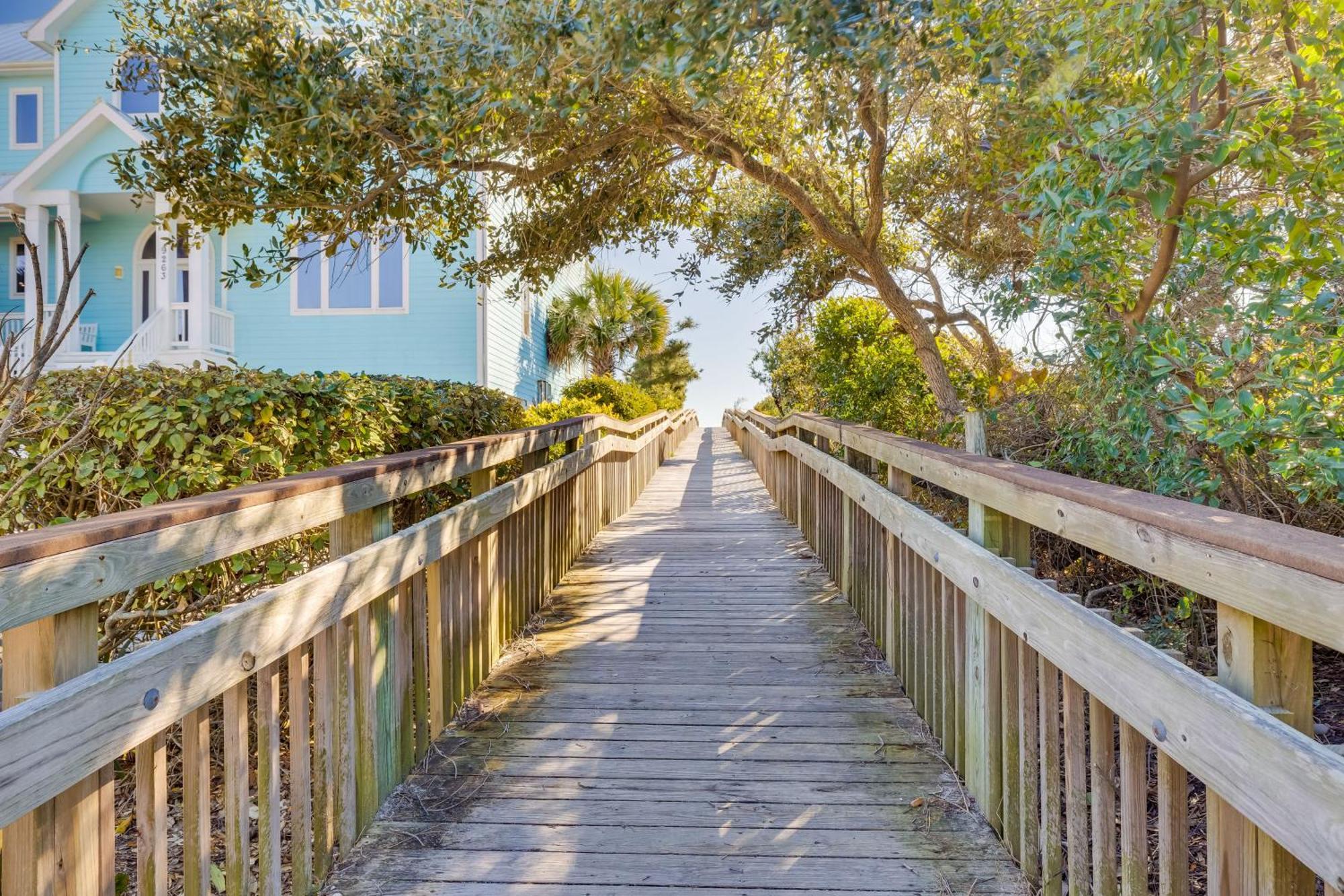Lovely Emerald Isle Home, Walk To Beach! Екстериор снимка