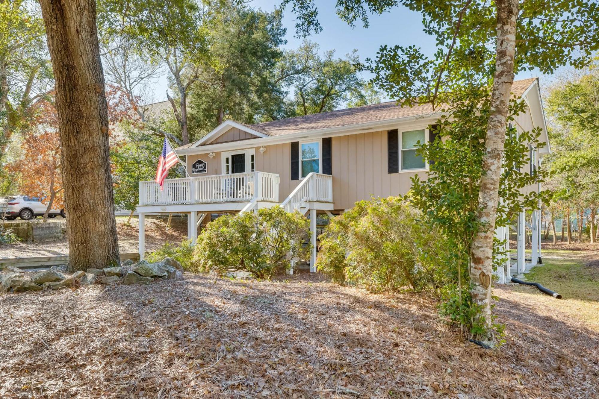 Lovely Emerald Isle Home, Walk To Beach! Екстериор снимка